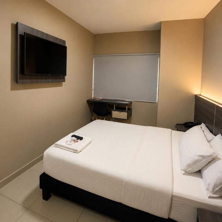 Hotel Doral Inn - Deluxe Double Room (2 Adults + 1 Child) - 9