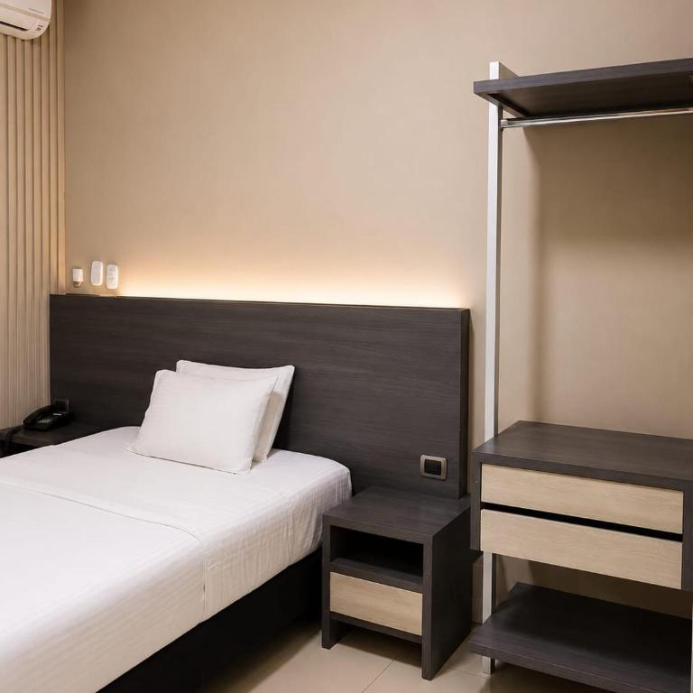 Hotel Doral Inn - Deluxe Double Room (2 Adults + 1 Child) - 6