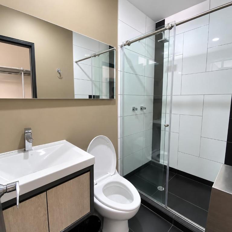 Hotel Doral Inn - Deluxe Double Room (2 Adults + 1 Child) - 4