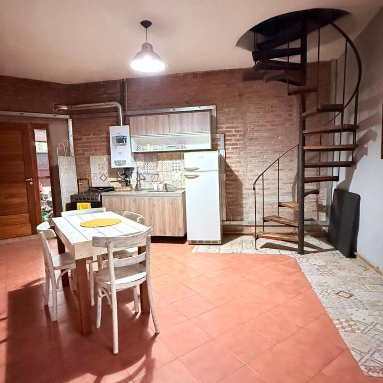 Dúplex con cochera cerca del Kempes y Aeropuerto - One-Bedroom House - 3