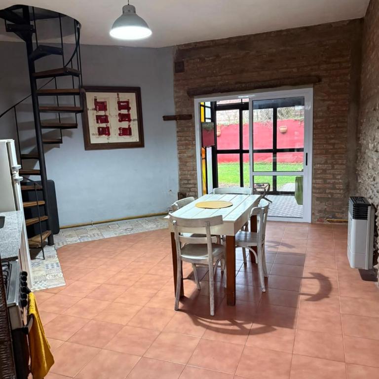 Dúplex con cochera cerca del Kempes y Aeropuerto - One-Bedroom House - 2
