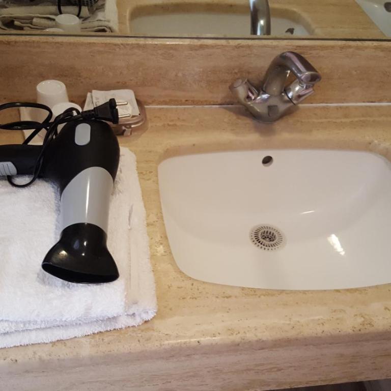 Hôtel Média - Chambre Simple avec Salle de Bains Privative - 5