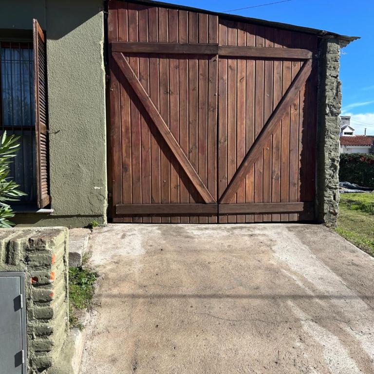 La casa, alquiler temporario - casa completa con cochera y patio- parrilla - Three-Bedroom House - 57