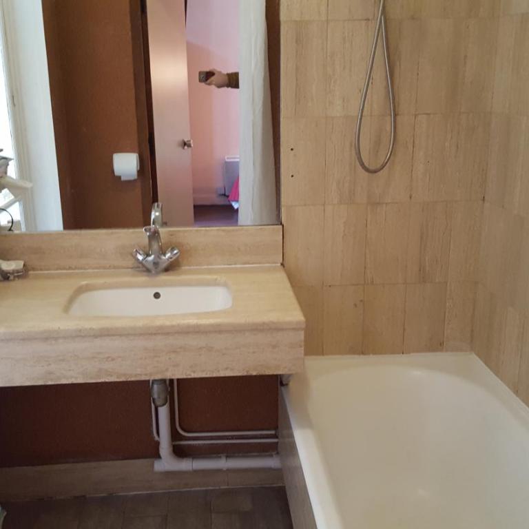 Hôtel Média - Chambre Simple avec Salle de Bains Privative - 4