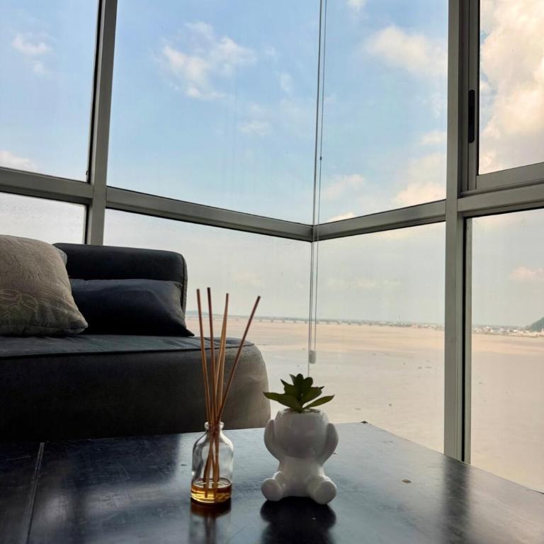 Amplio departamento con vista panorámica al río RF2-1001 - Apartamento de 2 dormitorios con vistas al río - 2