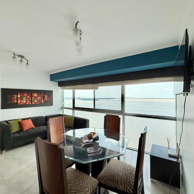 Amplio departamento con vista panorámica al río RF2-1001 - Apartamento de 2 dormitorios con vistas al río - 6