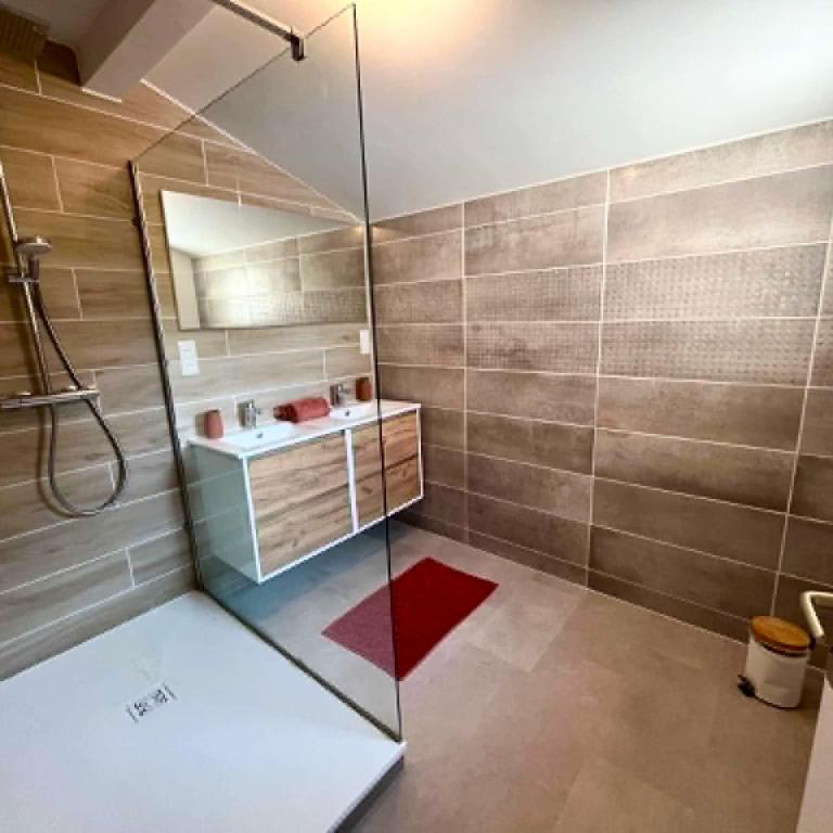 La Petite Citadine Proche Futuroscope - Three-Bedroom Home - 2