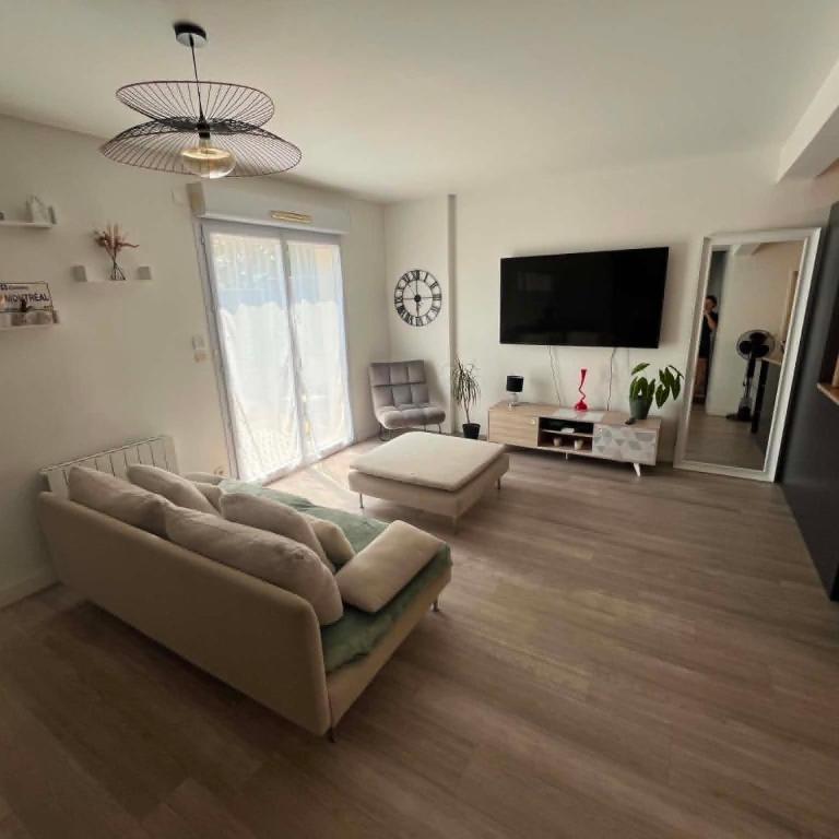 La Petite Citadine Proche Futuroscope - Three-Bedroom Home - 3