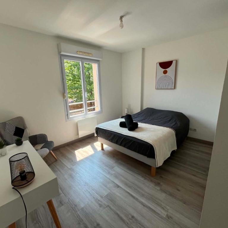 La Petite Citadine Proche Futuroscope - Three-Bedroom Home - 7