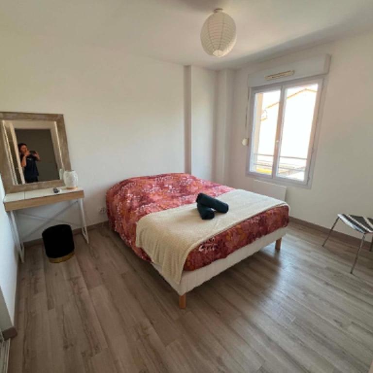 La Petite Citadine Proche Futuroscope - Three-Bedroom Home - 9
