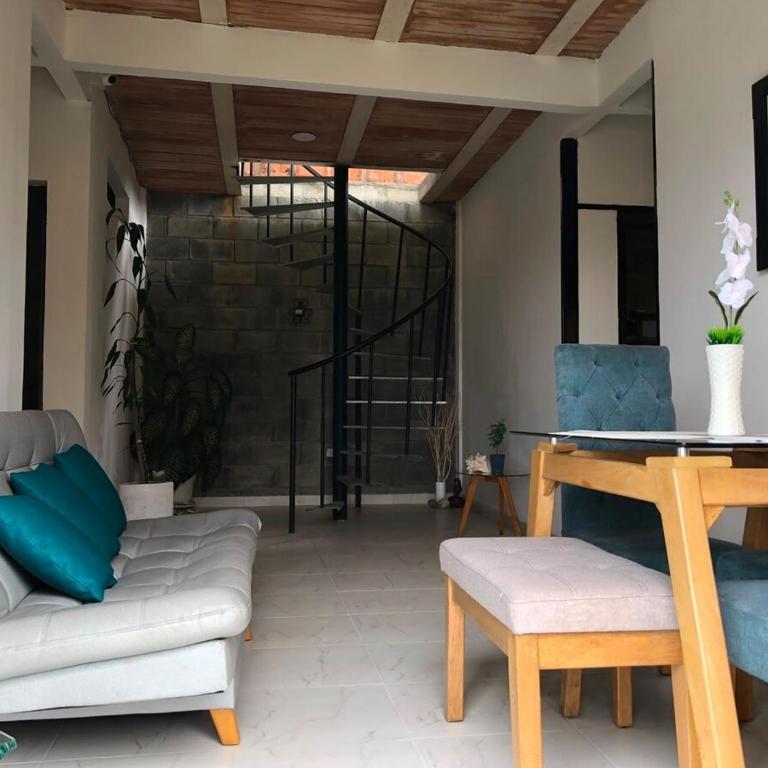 3-Story House in Lago Calima Pool and Terrace - Casa de 5 dormitorios - 2
