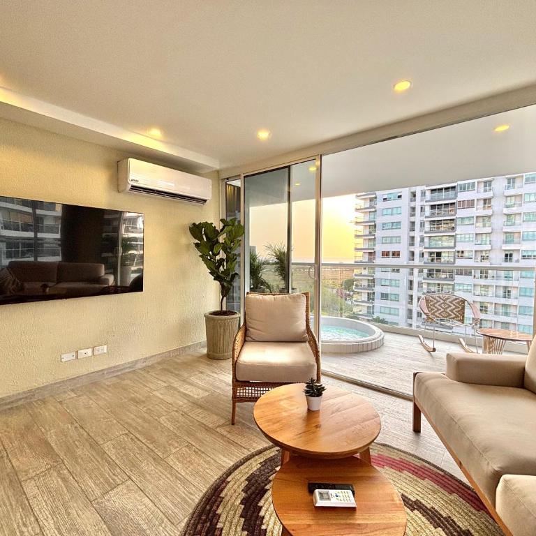 Caribbean Luxury 2BR 2Bth Gem with sea views, hot water and private jacuzzi on balcony - One-Bedroom Apartment - 4
