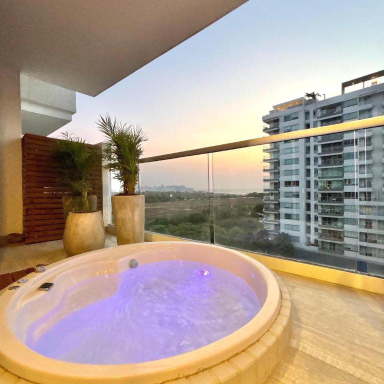 Caribbean Luxury 2BR 2Bth Gem with sea views, hot water and private jacuzzi on balcony - One-Bedroom Apartment - 1