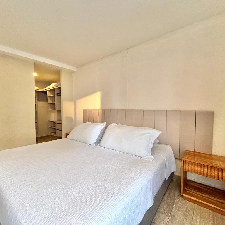 Caribbean Luxury 2BR 2Bth Gem with sea views, hot water and private jacuzzi on balcony - One-Bedroom Apartment - 47