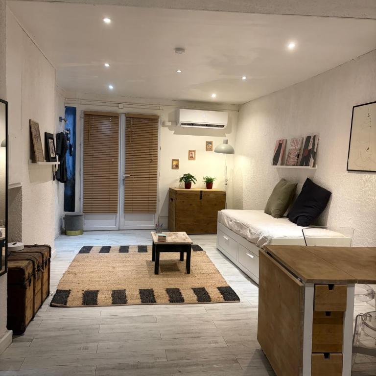 Loft duplex Rez-de-chaussée sous sol 100m2 climatisé centre historique Aix-en-Provence - Habitación Familiar con baño privado - 1