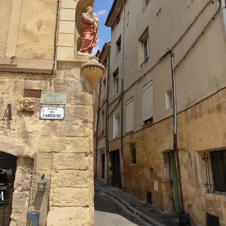 Loft duplex Rez-de-chaussée sous sol 100m2 climatisé centre historique Aix-en-Provence - Habitación Familiar con baño privado - 9