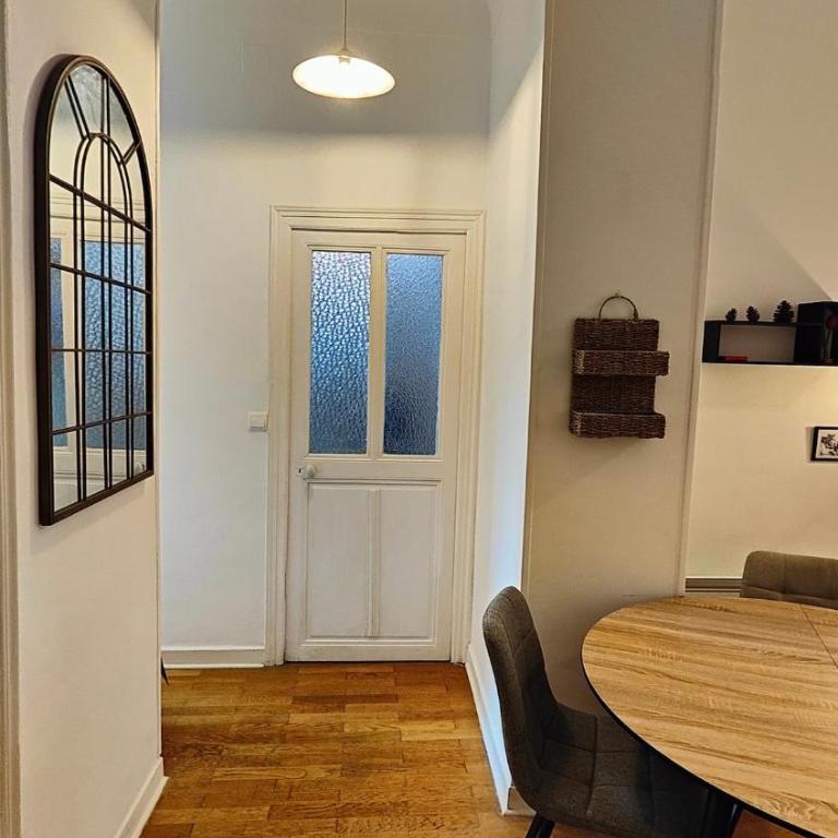 Authentic Nice Port Apartment - Walk Everywhere - Apartamento de 2 dormitorios - 11
