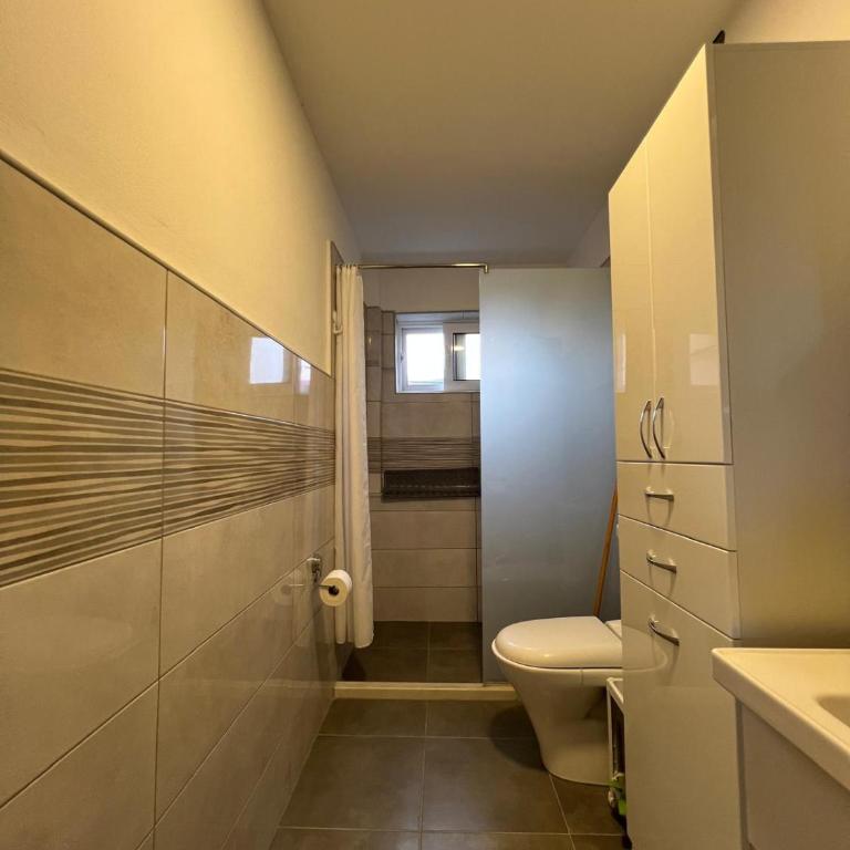 Apartments Andrović - Apartman sa 2 Spavaće Sobe, Terasom i Pogledom na More - 13