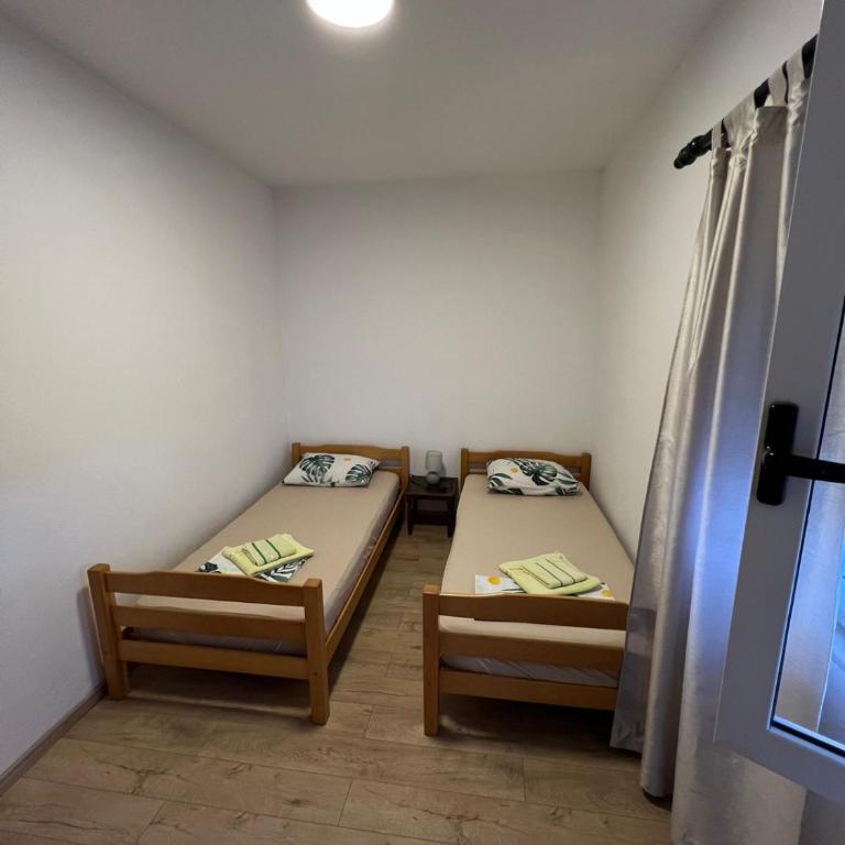 Apartments Andrović - Apartman sa 2 Spavaće Sobe, Terasom i Pogledom na More - 14