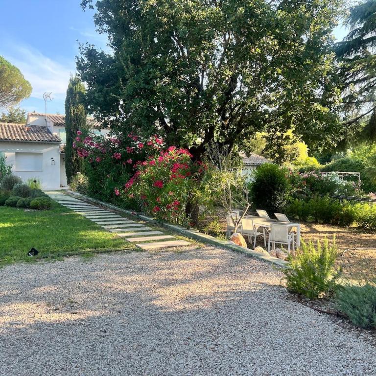 Provençal Villa with gym sauna, 5 min walk Valbonne - Villa - 57