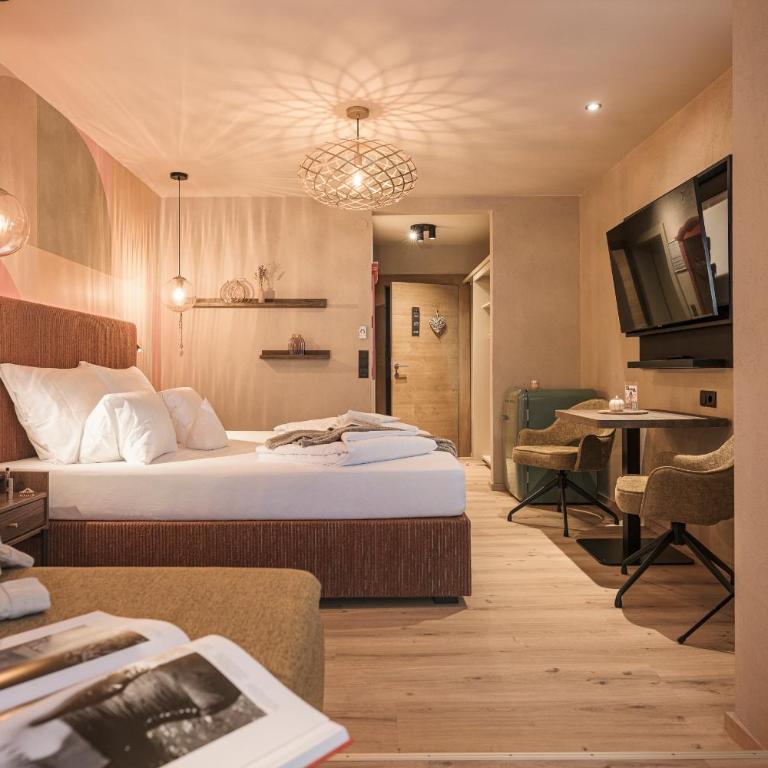 Hotel Sieghard Zillertal - Doppelzimmer mit Bergblick - 1