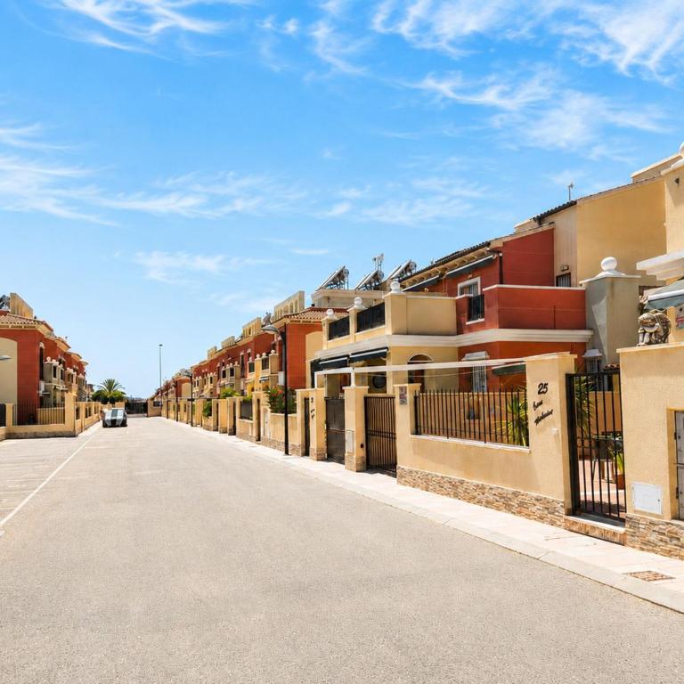 Altos de la Baha Spacious Townhouse with Private Garden Pool - Ferienhaus - 3