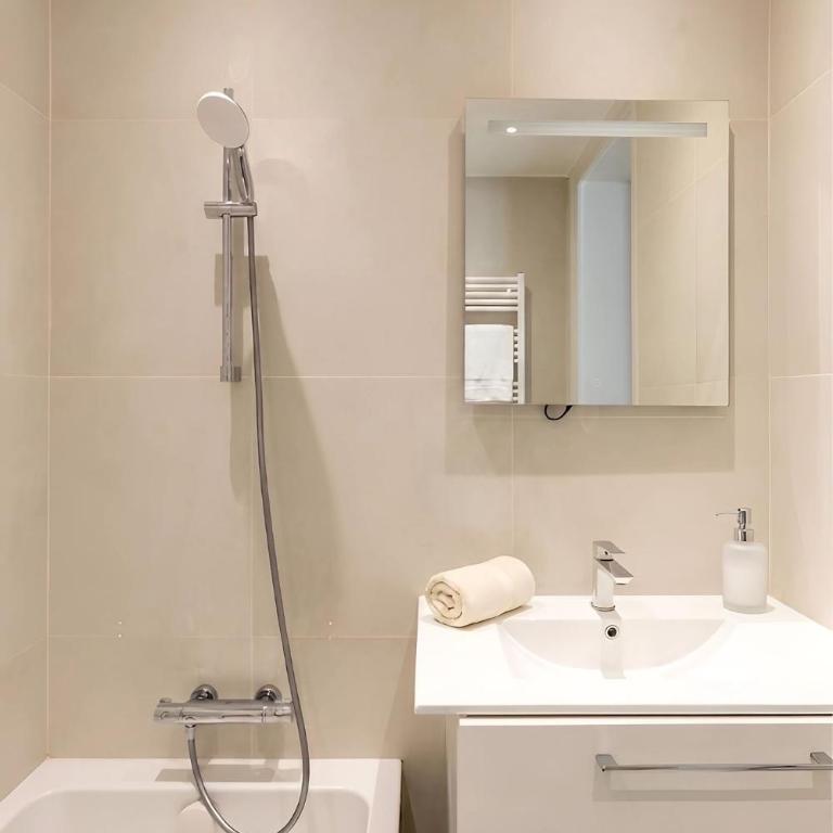 Prestigious 4BR - Sleeps 9 - Trocadero - Appartement 4 Chambres de Luxe - 48