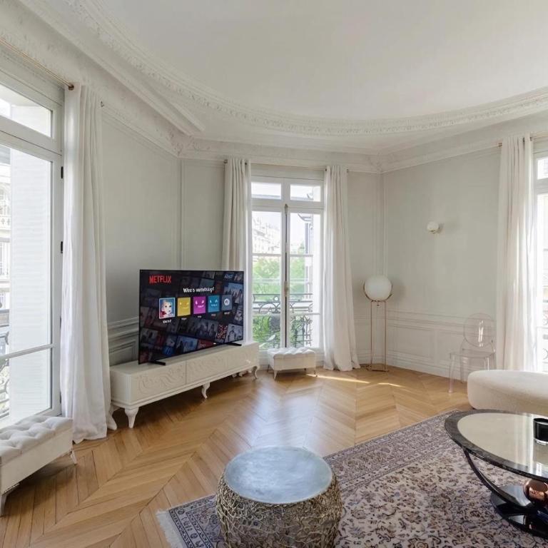Prestigious 4BR - Sleeps 9 - Trocadero - Appartement 4 Chambres de Luxe - 9