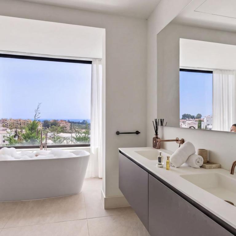VACATION MARBELLA I Villa Status, Private Pool, 5min to the Beach, BBQ, Rooftop Terrace, 5 BDRS, Luxury Villa - Villa with Private Pool - 17