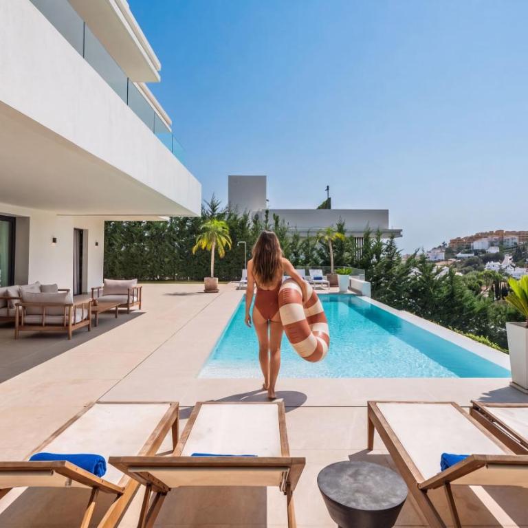 VACATION MARBELLA I Villa Status, Private Pool, 5min to the Beach, BBQ, Rooftop Terrace, 5 BDRS, Luxury Villa - Villa with Private Pool - 9