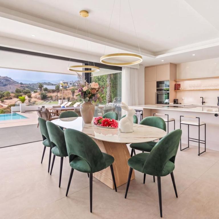 VACATION MARBELLA I Villa Status, Private Pool, 5min to the Beach, BBQ, Rooftop Terrace, 5 BDRS, Luxury Villa - Villa with Private Pool - 4