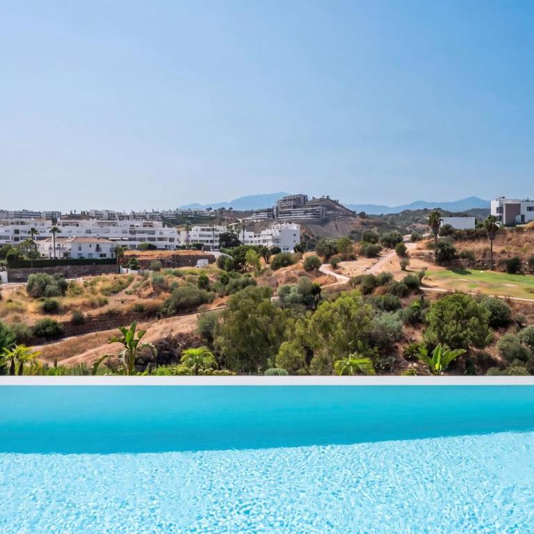 VACATION MARBELLA I Villa Status, Private Pool, 5min to the Beach, BBQ, Rooftop Terrace, 5 BDRS, Luxury Villa - Villa with Private Pool - 24