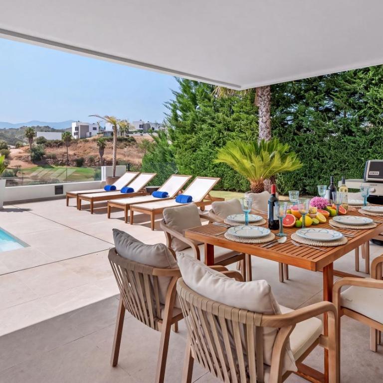 VACATION MARBELLA I Villa Status, Private Pool, 5min to the Beach, BBQ, Rooftop Terrace, 5 BDRS, Luxury Villa - Villa with Private Pool - 60
