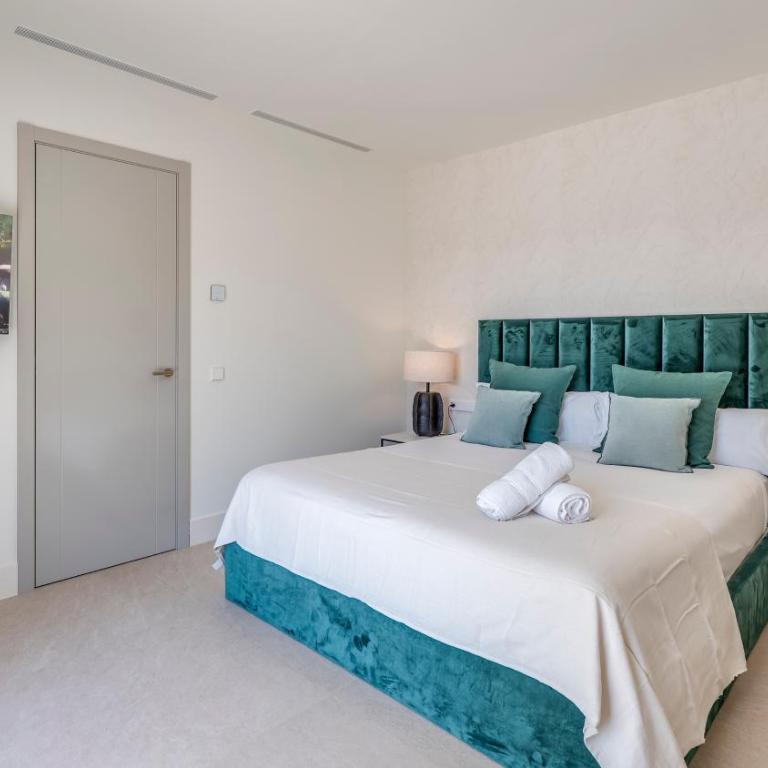 VACATION MARBELLA I Villa Status, Private Pool, 5min to the Beach, BBQ, Rooftop Terrace, 5 BDRS, Luxury Villa - Villa with Private Pool - 43