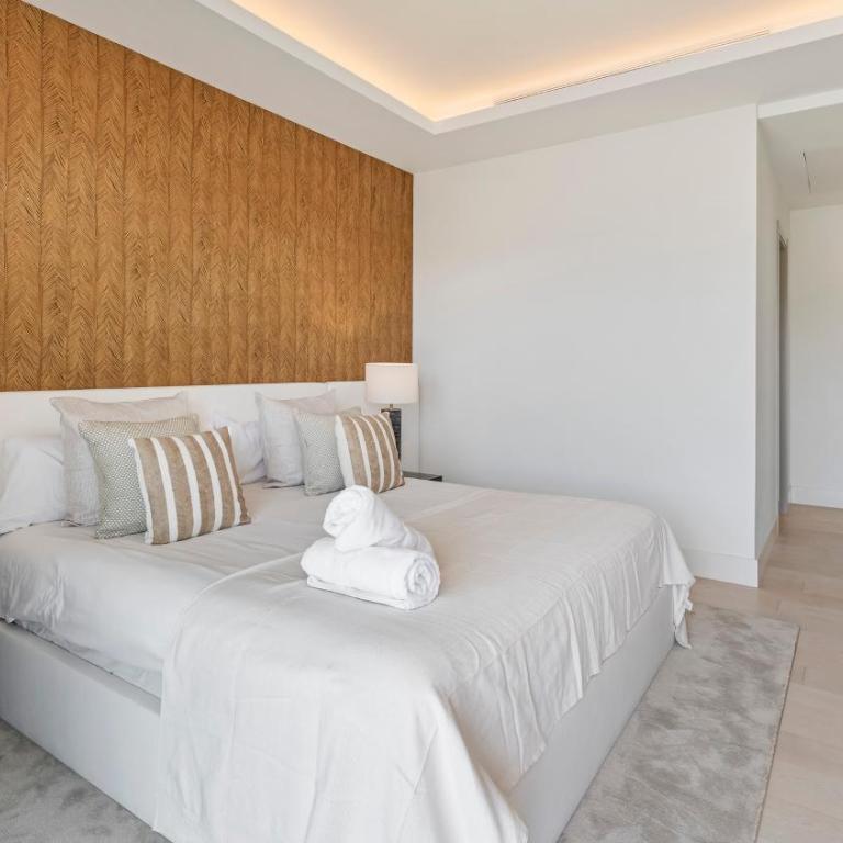 VACATION MARBELLA I Villa Status, Private Pool, 5min to the Beach, BBQ, Rooftop Terrace, 5 BDRS, Luxury Villa - Villa with Private Pool - 33