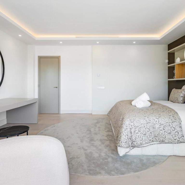 VACATION MARBELLA I Villa Status, Private Pool, 5min to the Beach, BBQ, Rooftop Terrace, 5 BDRS, Luxury Villa - Villa with Private Pool - 31