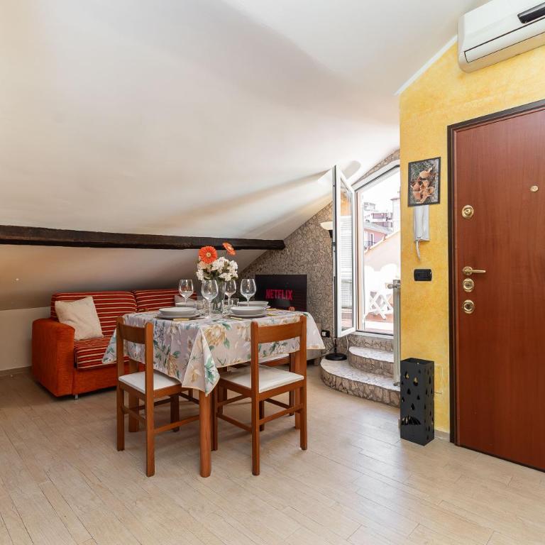 -Due Passi dal Mare- Attico in Centro con Terrazzo - Two-Bedroom Apartment with Terrace - 3