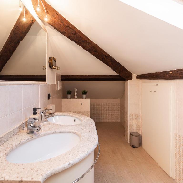 -Due Passi dal Mare- Attico in Centro con Terrazzo - Two-Bedroom Apartment with Terrace - 40