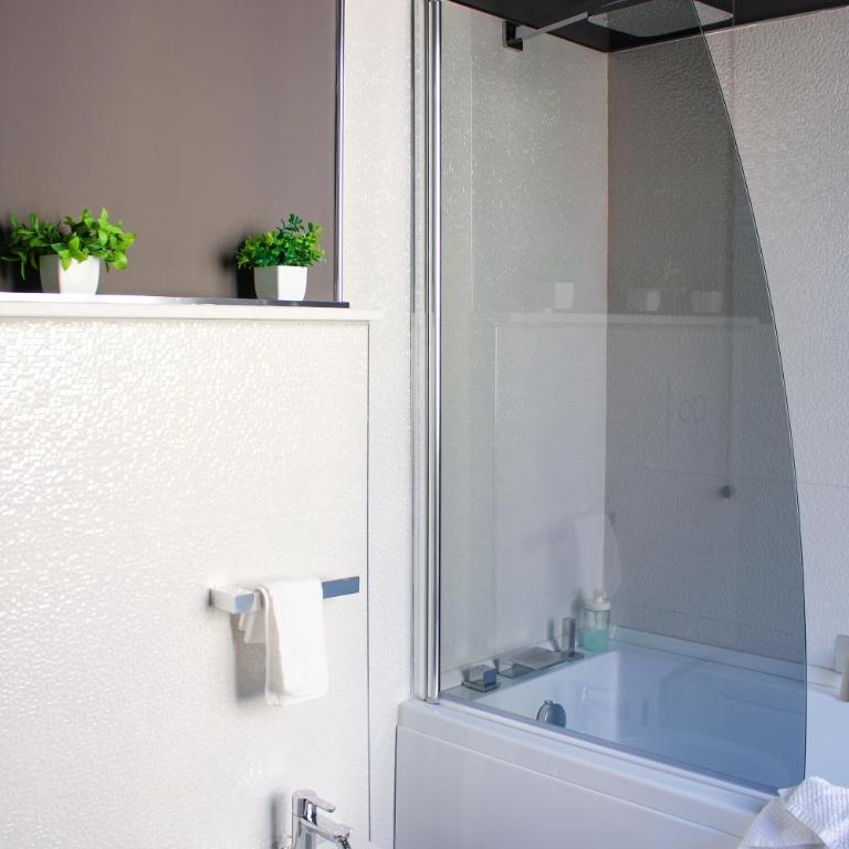 Zena house - Two-Bedroom Deluxe Apartment with Balcony - 8