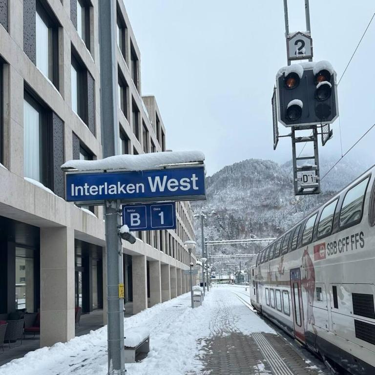 Jungfrau View Luxury Apartment at Interlaken West Station with Terrace and AC - Apartment - 4