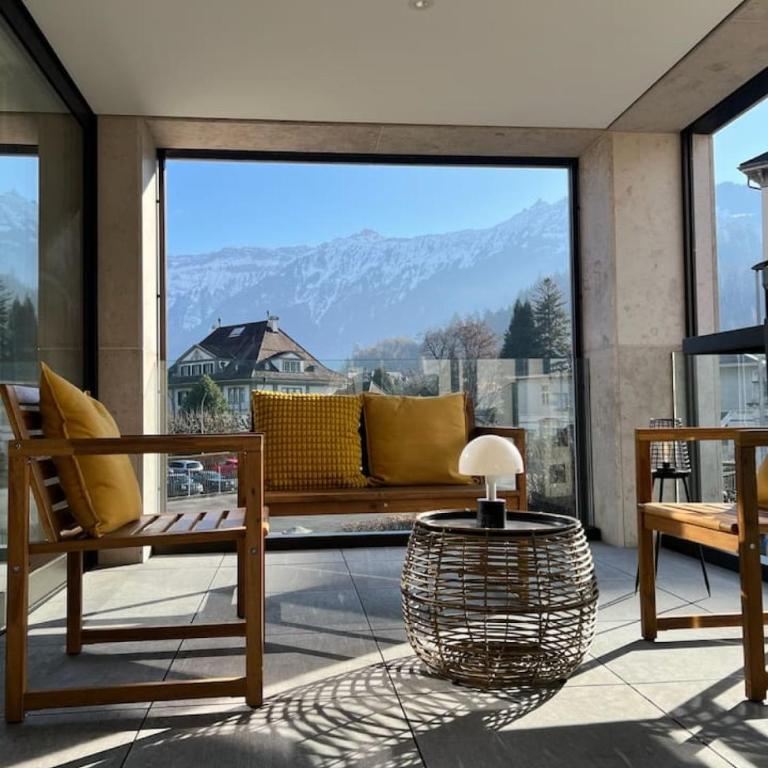 Jungfrau View Luxury Apartment at Interlaken West Station with Terrace and AC - Apartment - 9