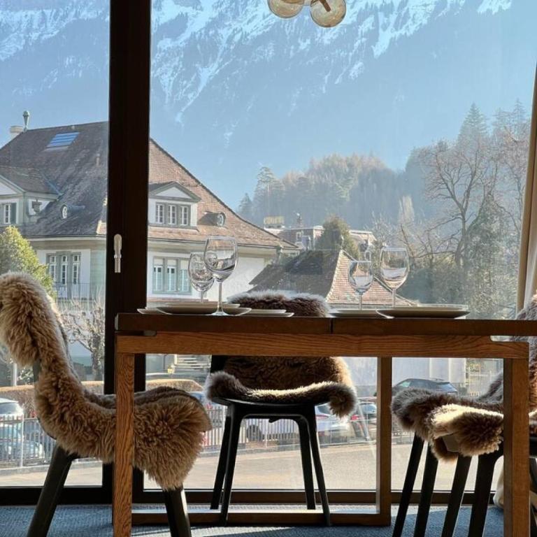 Jungfrau View Luxury Apartment at Interlaken West Station with Terrace and AC - Apartment - 53