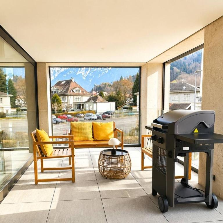 Jungfrau View Luxury Apartment at Interlaken West Station with Terrace and AC - Apartment - 58