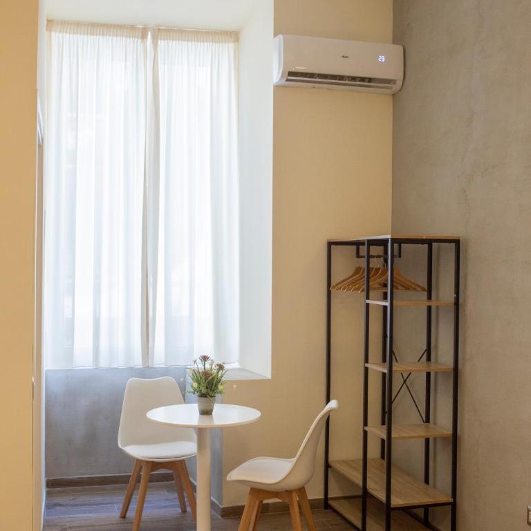 La Dimora di Parthenope Ferrara Rooms - Habitación Triple con baño privado - 6