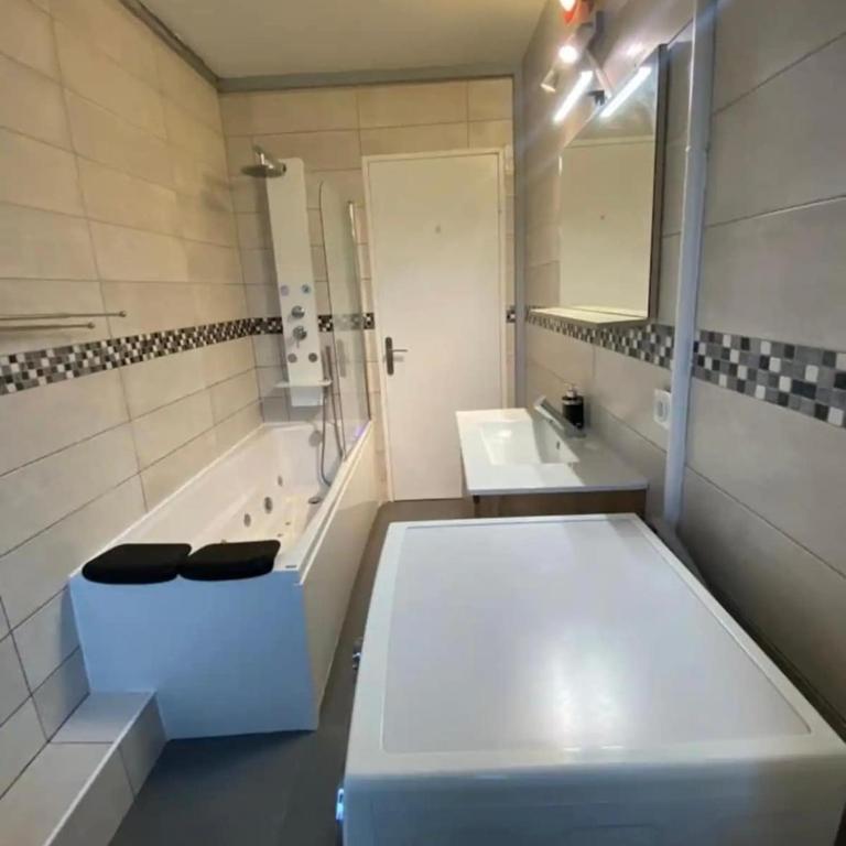 Charming 3 rooms - Mulhouse center - Two-Bedroom Apartment - 12