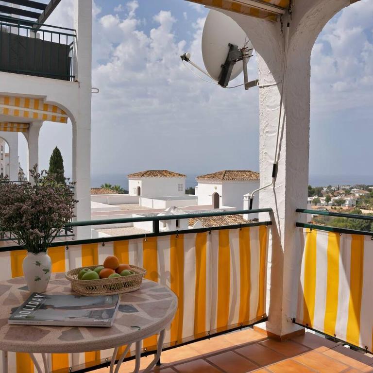 Cozy Calahonda Apt w Sea Views, Pool and Sunsets - Single Room - 23