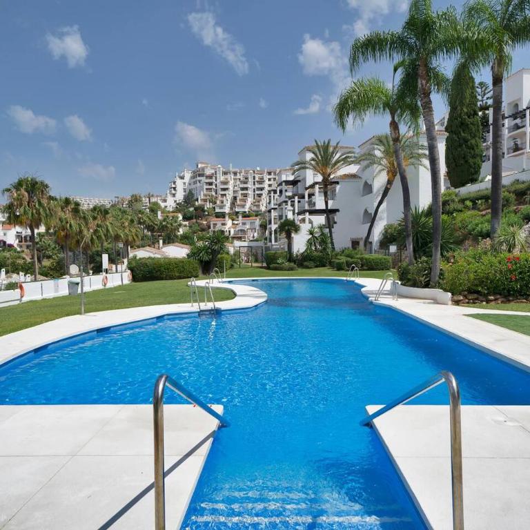 Cozy Calahonda Apt w Sea Views, Pool and Sunsets - Single Room - 4