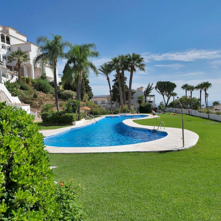 Cozy Calahonda Apt w Sea Views, Pool and Sunsets - Single Room - 10