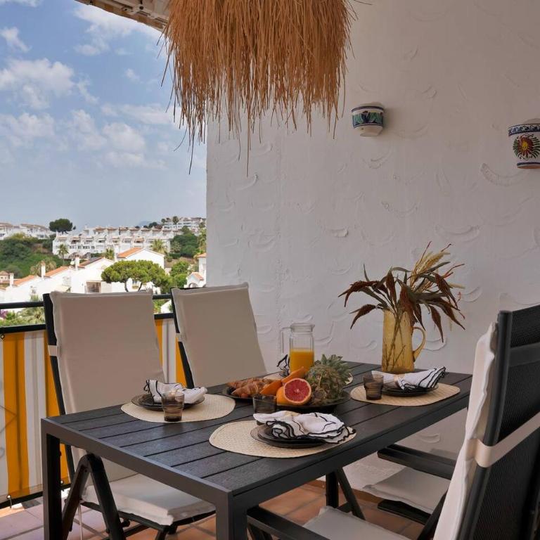 Cozy Calahonda Apt w Sea Views, Pool and Sunsets - Single Room - 11