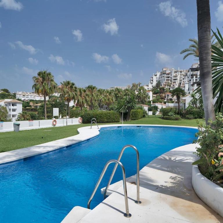 Cozy Calahonda Apt w Sea Views, Pool and Sunsets - Single Room - 12